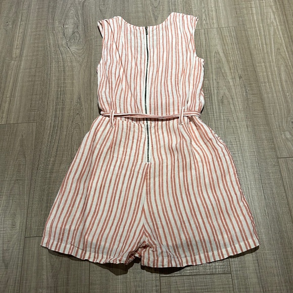 VINCE CAMUTO sleeveless/shorts romper - Picture 2 of 5